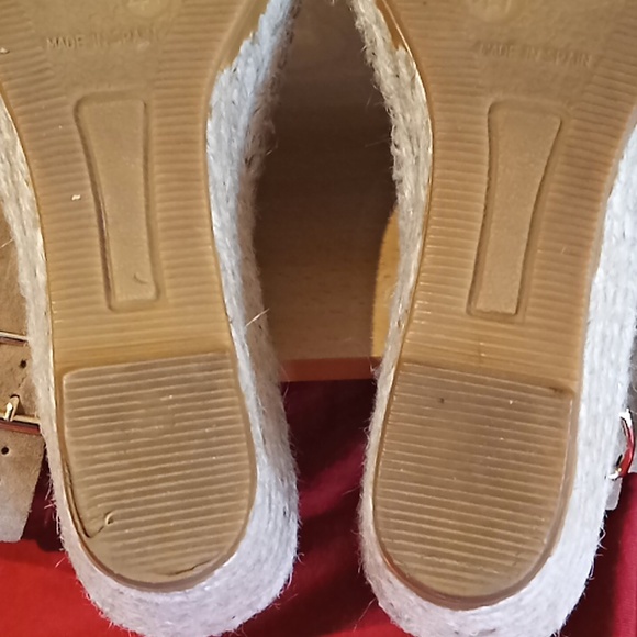 KANNA Nude Tan Suede Open Toe Wedge Double Buckle Slingback Sandals. Size 91/2. - Picture 14 of 16